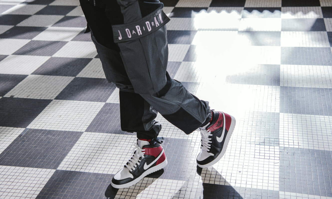 Image of Дамски Кецове NIKE WMNS AIR JORDAN 1 MID - Ballistic-sport