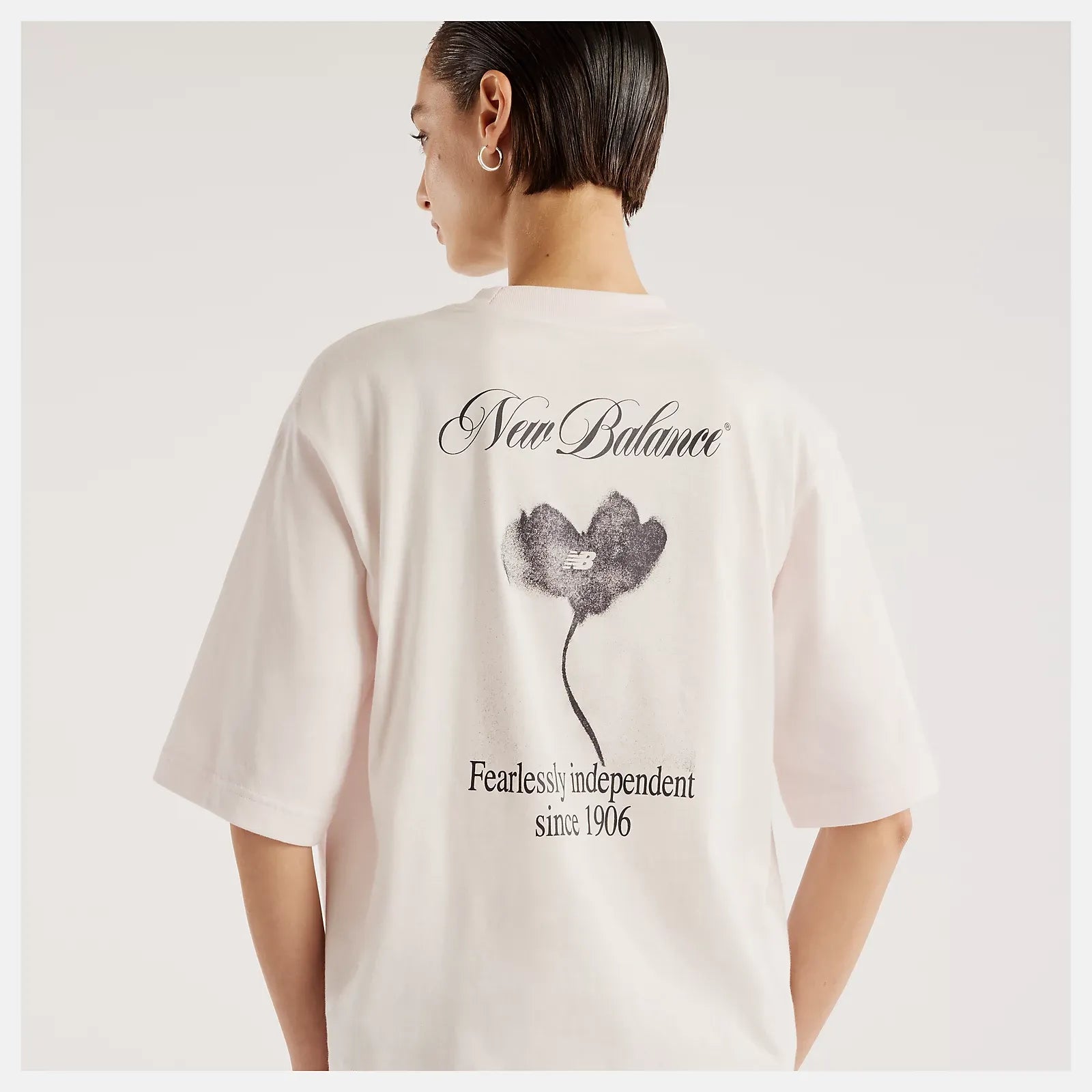 Image of Дамска Тениска NEW BALANCE SHIRT PRESSED FLOWERS RELAXED T-SHIRT