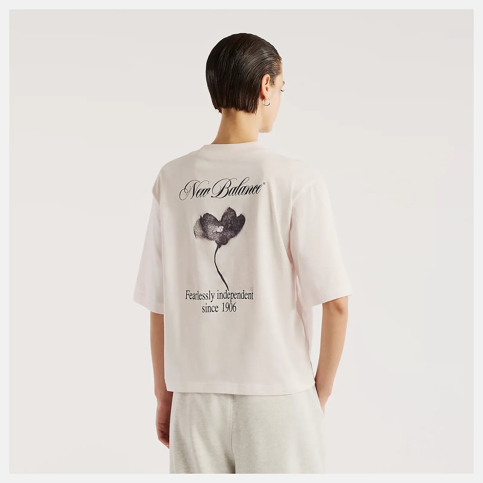 Image of Дамска Тениска NEW BALANCE SHIRT PRESSED FLOWERS RELAXED T-SHIRT