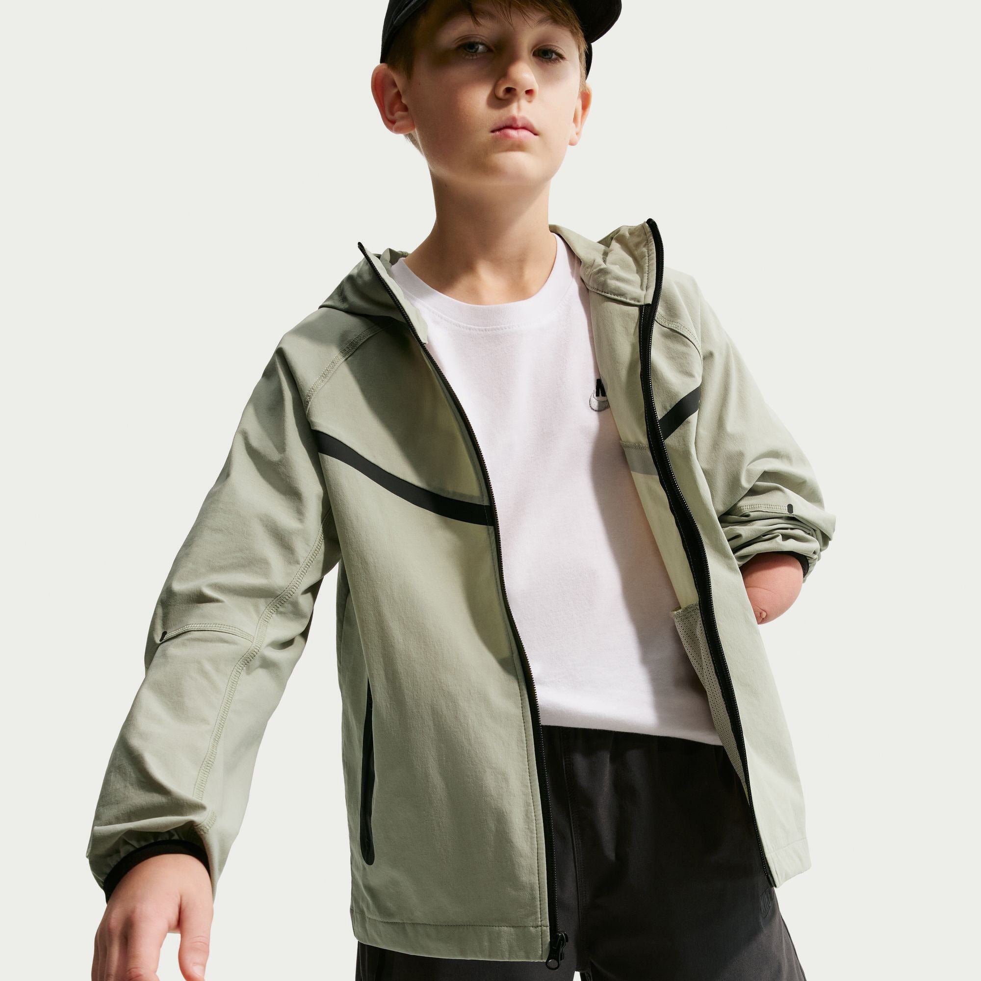 Image of Детски къс панталон NIKE B NSW TCH WVN SHORT