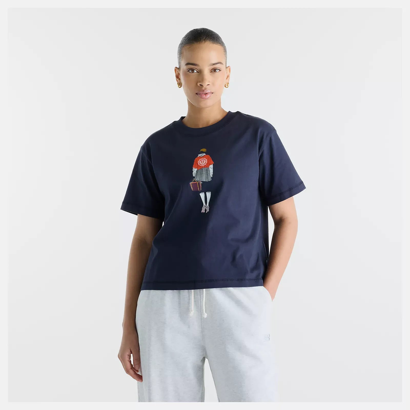 Image of Дамска Тениска NEW BALANCE SHIRT VARSITY SCHOLAR RELAXED HIP T-SHIRT