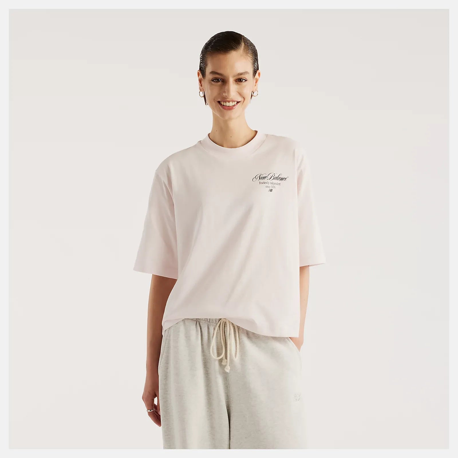 Image of Дамска Тениска NEW BALANCE SHIRT PRESSED FLOWERS RELAXED T-SHIRT