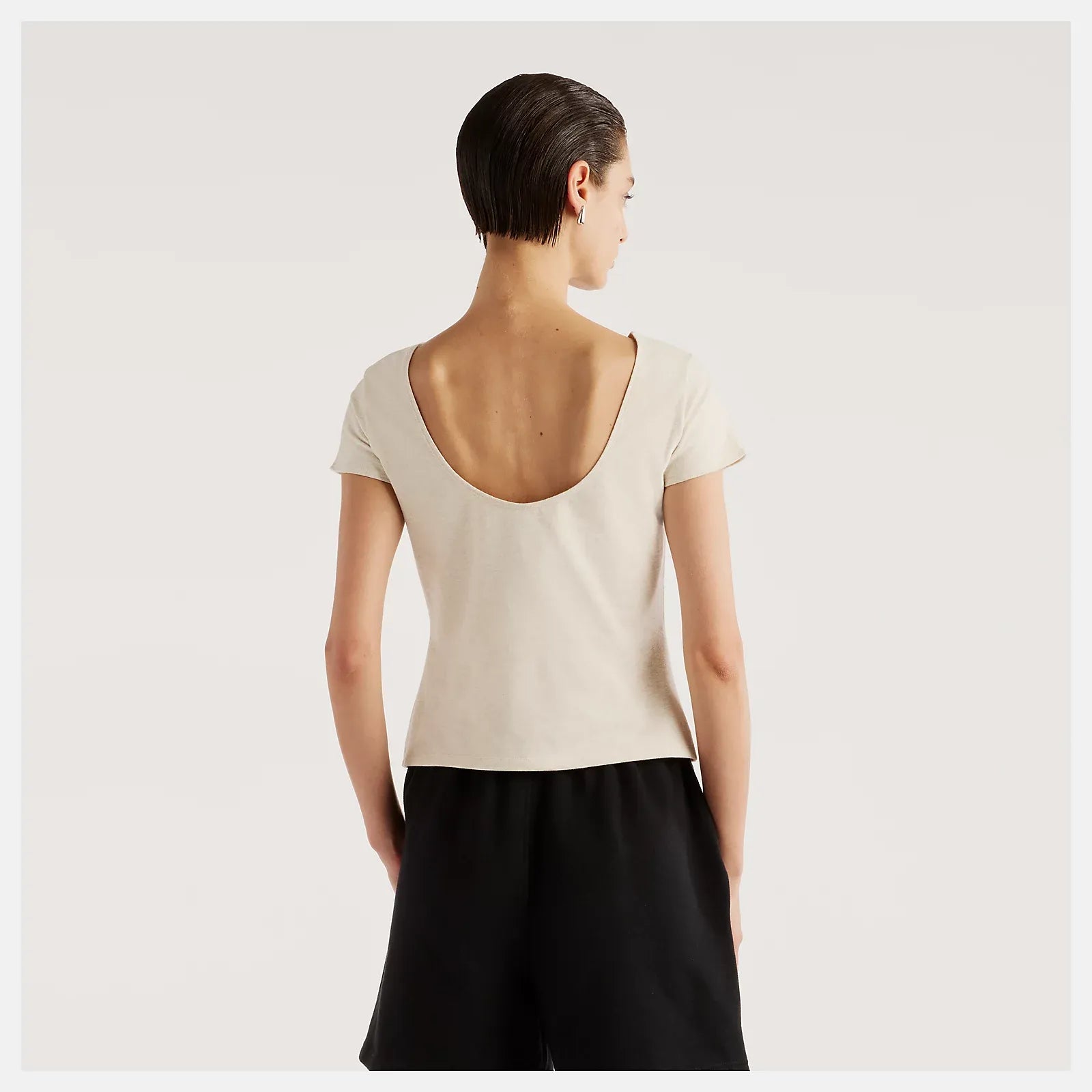 Image of Дамска Тениска NEW BALANCE SHIRT OPEN-BACK FITTED T-SHIRT WT62P2SZ-LINEN- Ballistic sport, Балистик