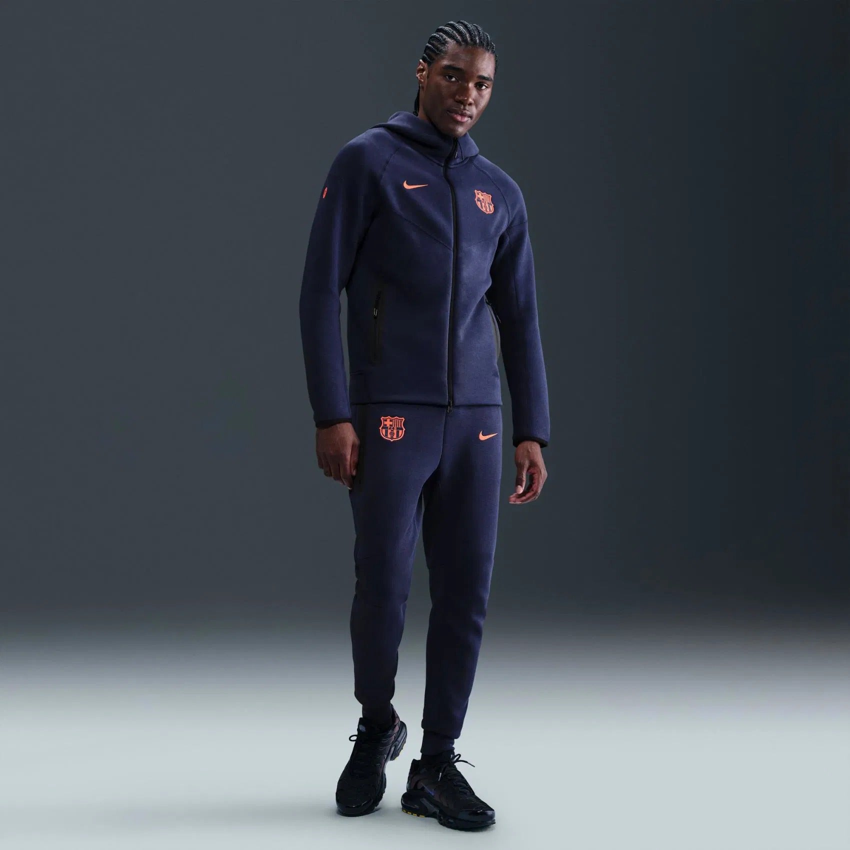 Image of Мъжки Панталон NIKE FCB MNSW TECH FLC JGR PANT 3R