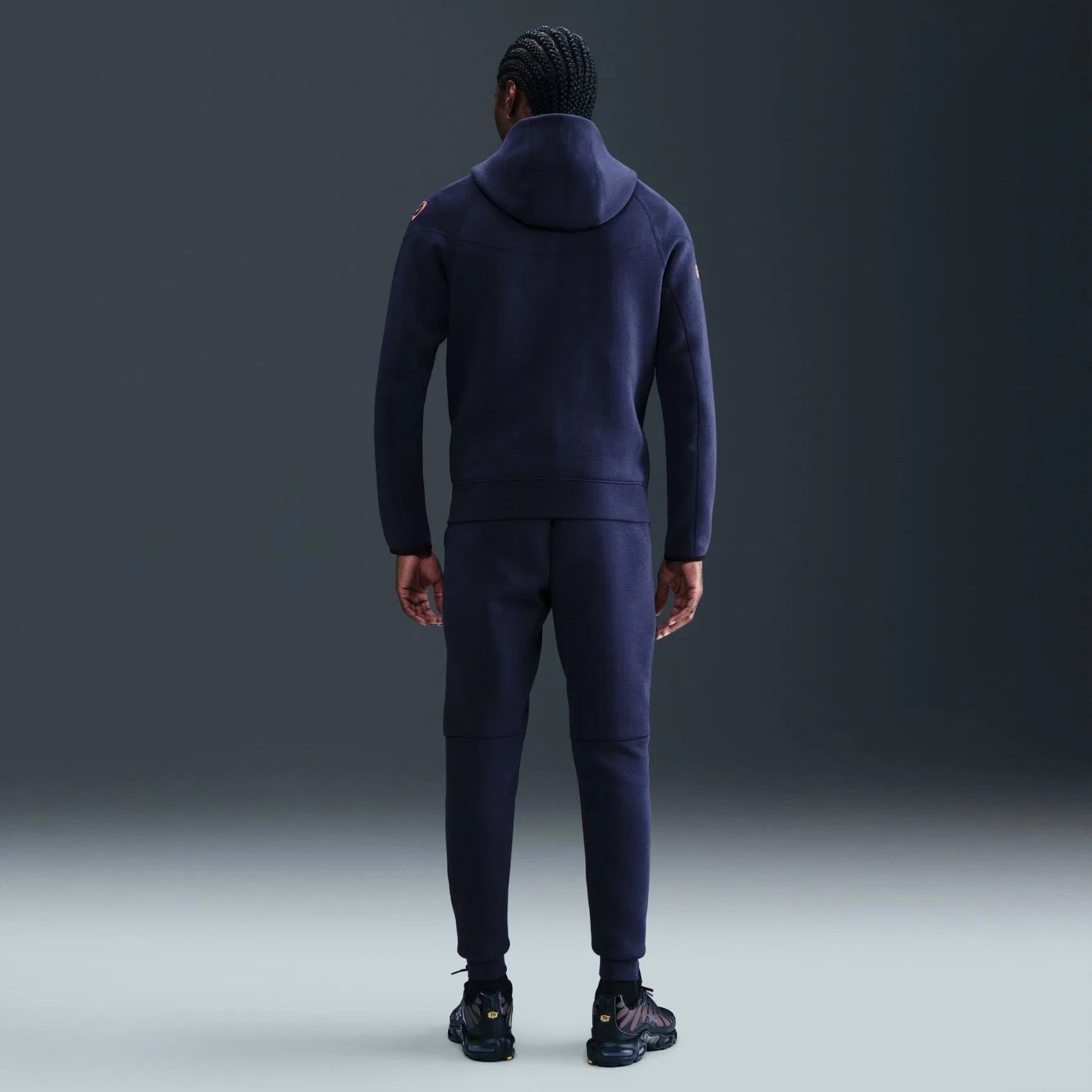 Image of Мъжки Панталон NIKE FCB MNSW TECH FLC JGR PANT 3R