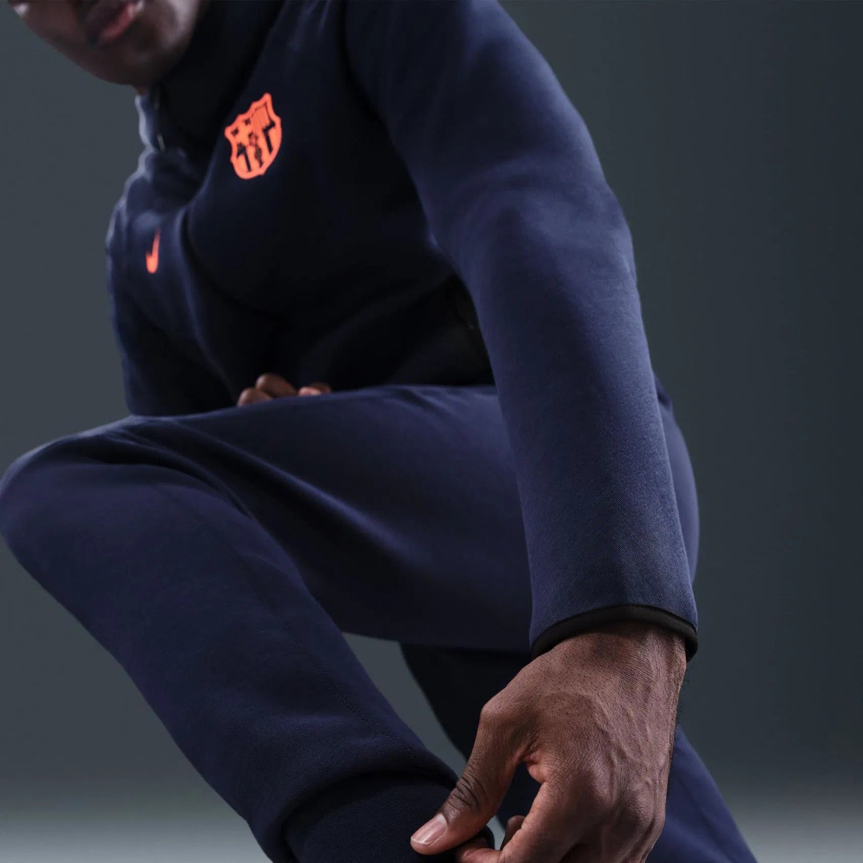 Image of Мъжки Панталон NIKE FCB MNSW TECH FLC JGR PANT 3R