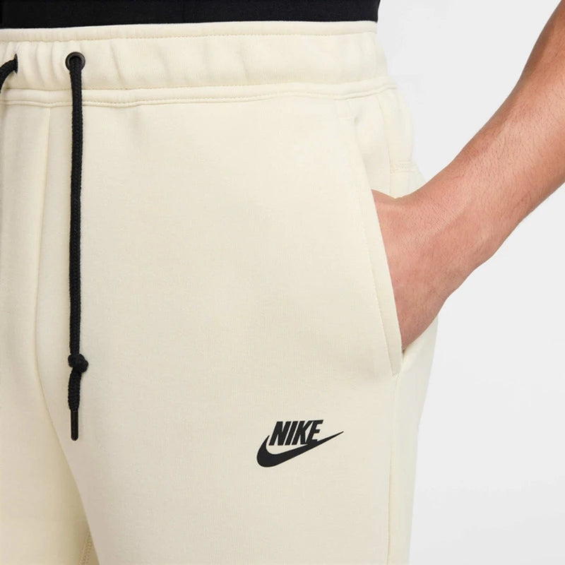 Image of Мъжки Къс панталон NIKE M NK TCH FLC SHORT
