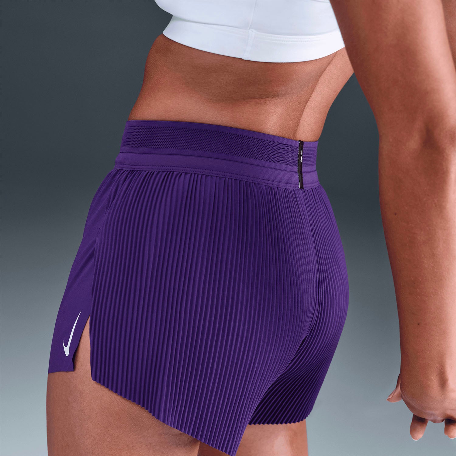 Image of Дамски Къс панталон NIKE W NK ARSWFT DFADV MR 3IN SHORT