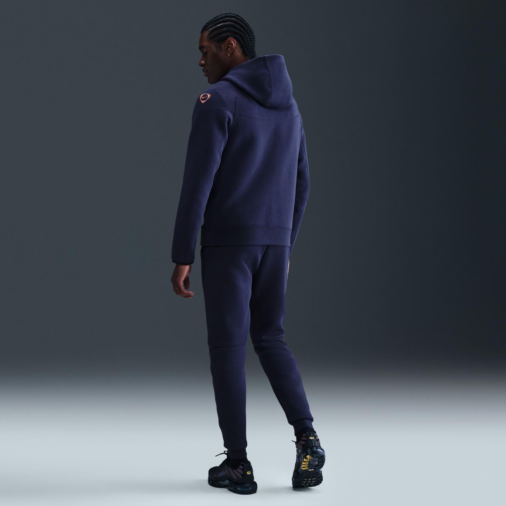 Image of Мъжки Суитшърт NIKE FCB M NK TCH FLC FZ WR HDY 3R