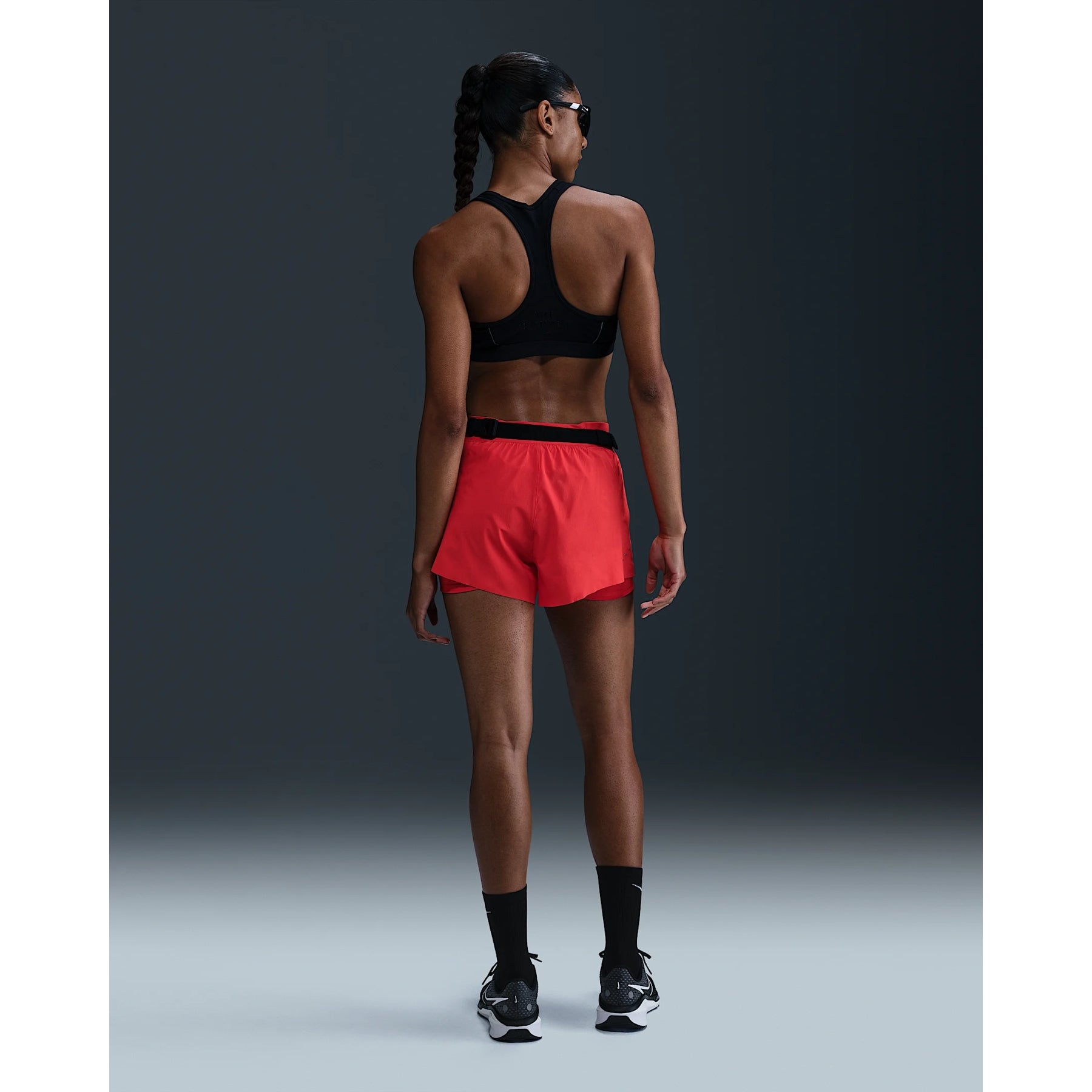 Дамски Къс панталон NIKE W NK SWIFT DF MR 2N1 SHRT